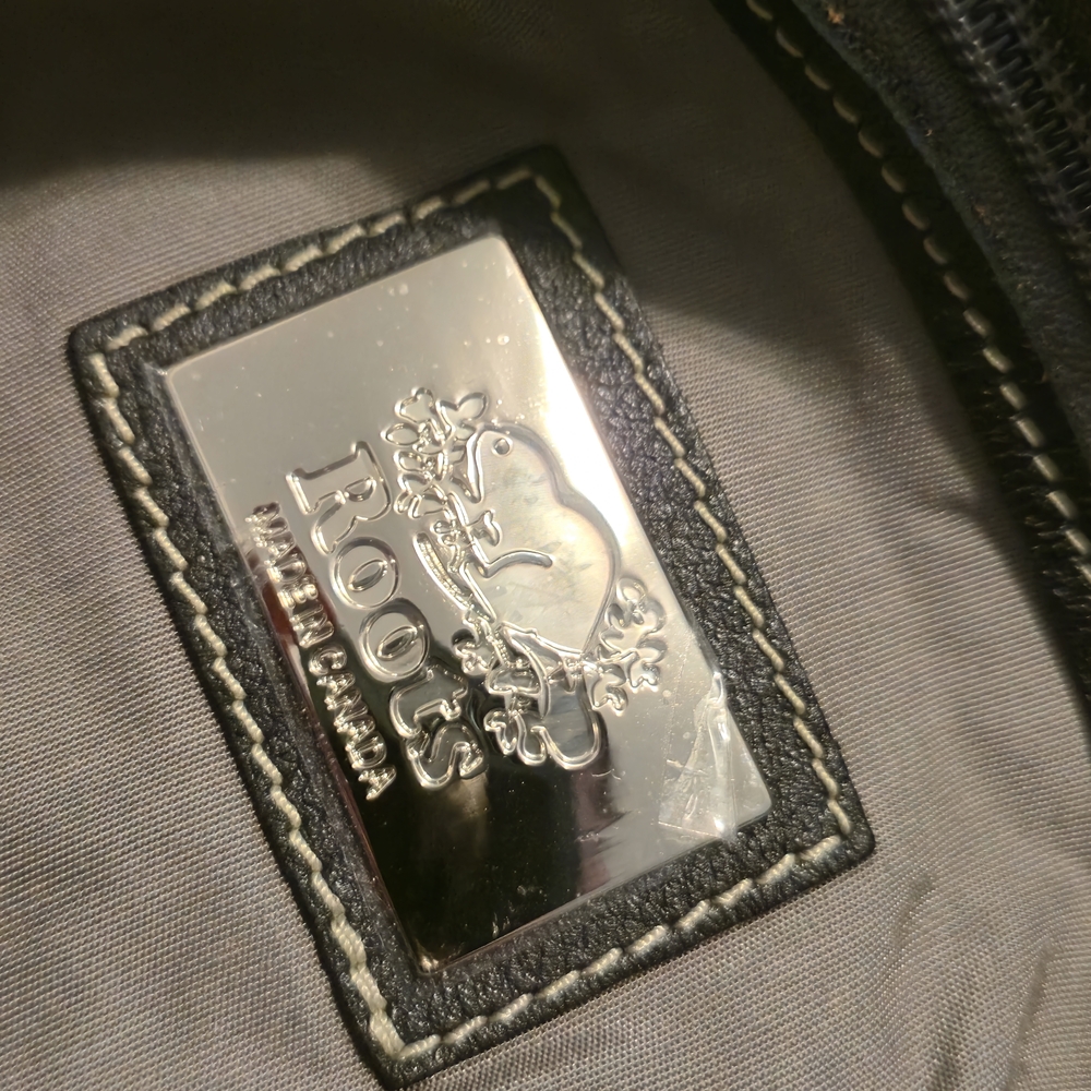 Roots Black Leather Banff Duffle Bag Small MADE IN CANADA ๐จ๐ฆ - Picture 5 of 7